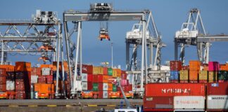 La UE mantuvo el superávit comercial con Estados Unidos en el primer mes de guerra arancelaria, pero los intercambios se resintieron | Economía