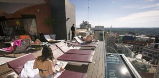 Los precios hoteleros encadenan cuatro años de subida y triplican el beneficio por habitación | Economía