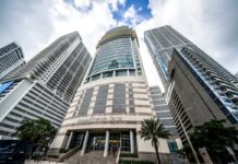 Amancio Ortega negocia la compra de las oficinas de Banco Sabadell en Miami por 235 millones | Economía