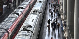 Restablecida la línea de Alta Velocidad entre Málaga, Granada y Almería tras varias horas cortada | Economía