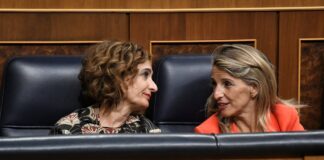 El Gobierno confirma que quienes cobran el salario mínimo seguirán sin tributar: así funciona la deducción en la renta | Economía