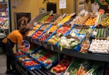 Más de 50.000 locales de comercio minorista han cerrado desde la pandemia, mientras el consumo electrónico se ha disparado | Economía