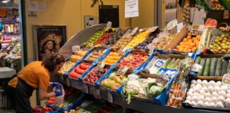 Más de 50.000 locales de comercio minorista han cerrado desde la pandemia, mientras el consumo electrónico se ha disparado | Economía