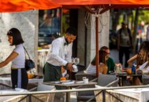 CaixaBank lidera la oleada de revisiones al alza y eleva el PIB de España al 2,9% en 2025 | Economía