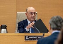 Cristóbal Montoro, imputado por crear “una red de influencias” para beneficiar a empresas gasistas cuando era ministro de Hacienda | España