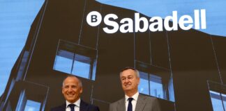 El Sabadell niega que la venta de TSB al Santander sea una pinza para debilitar al BBVA | Economía