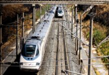 Una noche atrapados en el tren: “Nos quedamos sin aire acondicionado, con niños y gente mayor” | Economía