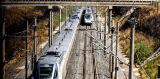 Una noche atrapados en el tren: “Nos quedamos sin aire acondicionado, con niños y gente mayor” | Economía