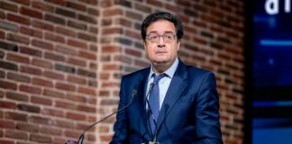 Tres millones de empleados públicos cobrarán en la nómina de agosto la subida del 0,5% pendiente | Economía