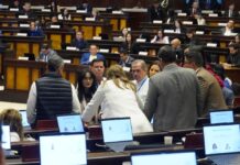 Análisis: Egos, exclusión y disputas territoriales golpean la unidad legislativa de la Revolución Ciudadana