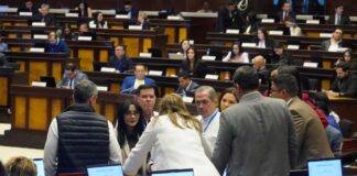 Análisis: Egos, exclusión y disputas territoriales golpean la unidad legislativa de la Revolución Ciudadana