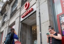 Zegona perdió 439 millones de euros en su primer año tras la compra de Vodafone España | Empresas