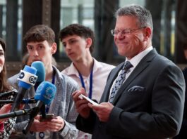 Bruselas considera “inaceptable” el arancel del 30% anunciado por Trump y presenta medidas de respuesta por valor de 72.000 millones | Internacional