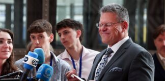 Bruselas considera “inaceptable” el arancel del 30% anunciado por Trump y presenta medidas de respuesta por valor de 72.000 millones | Internacional