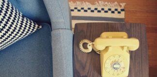 La CNMC exige a Telefónica que no suba los precios de la línea fija | Empresas