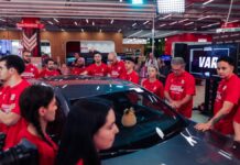 20 clientes de MediaMarkt compiten para ganar un Mercedes