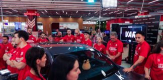 20 clientes de MediaMarkt compiten para ganar un Mercedes