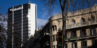 La Audiencia Nacional rechaza el intento de Foment de paralizar la opa del BBVA al Sabadell | Economía