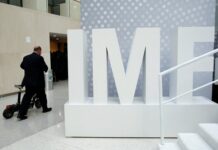 El FMI mejora la previsión sobre la economía mundial por una modesta desescalada de las tensiones comerciales | Economía