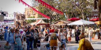 El negocio detrás de los mercados medievales que recorren España: “Se ganan 2.000 euros en un fin de semana, pero es muy duro” | Economía