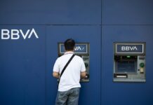 El BBVA mantiene que la compra del Sabadell supondrá 850 millones en ahorros de costes | Economía
