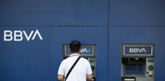 La CNMV da luz verde a la opa del BBVA sobre el Sabadell y abre paso a la decisión final de los accionistas | Economía