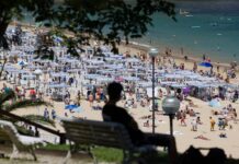 La España que no puede vacacionar: “Con los gastos y los sueldos que tenemos, es impensable viajar” | Economía