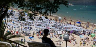 La España que no puede vacacionar: “Con los gastos y los sueldos que tenemos, es impensable viajar” | Economía