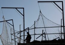 Un estudio constata que la inmigración tiene un impacto reducido sobre los salarios y el empleo | Economía