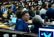 Dominique Serrano, el asambleísta más joven, se puso a dibujar en plena fiscalización a contratos de Progen | Política | Noticias