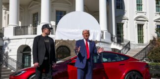 Tesla no levanta cabeza: caen sus ingresos y beneficios en el segundo trimestre | Economía