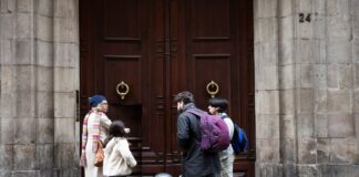 Vivienda acuerda con Airbnb la retirada de anuncios sin código y el envío mensual de datos desde agosto | Economía