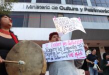 Primeras medidas por la reducción de ministerios: Gremios de artistas realizan plantón en el Ministerio de Cultura en Quito | Política | Noticias
