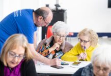 Que no nos desconecten: el reto de los mayores frente a la brecha digital | Formación | Economía