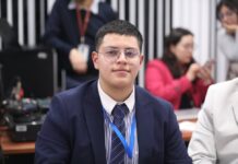 Dominique Serrano regresó a la Asamblea Nacional, luego de ocho días suspendido por dibujar en una sesión | Política | Noticias