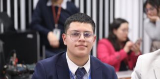 Dominique Serrano regresó a la Asamblea Nacional, luego de ocho días suspendido por dibujar en una sesión | Política | Noticias