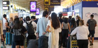 Aena subirá un 6,5% las tarifas aéreas en 2026 tras una década de contención por ley | Economía