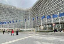 CaixaBank Research alerta de que la deuda de la UE llegará 100% del PIB en 2035 si no hay ajustes | Economía