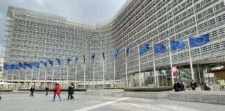 CaixaBank Research alerta de que la deuda de la UE llegará 100% del PIB en 2035 si no hay ajustes | Economía