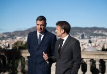 La prima de riesgo se reduce a niveles de 2010 pese a la tormenta política y financiera | Economía