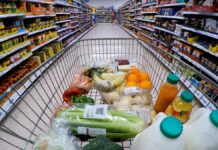 Precios: La cesta de la compra frena su escalada, pero es un 16% más cara que en 2021 | Economía