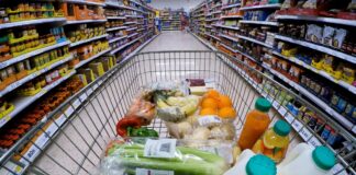 Precios: La cesta de la compra frena su escalada, pero es un 16% más cara que en 2021 | Economía