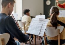 Cultura ampliará los usos del bono joven de 400 euros: de clases de música a material artístico | Economía