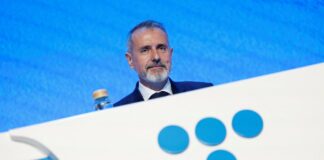 La posible compra de Vodafone por Telefónica genera más interrogantes que certezas | Economía