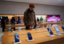 Apple tira del iPhone: 3.000 millones vendidos desde 2007 y 200.000 millones de ingresos anuales | Economía