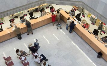 El Gobierno aprueba la resolución que oficializa las 35 horas para los 250.000 trabajadores de la Administración General del Estado | Economía