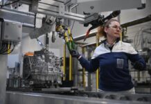 General Motors, Stellantis o Apple: los aranceles golpean a las grandes empresas y la factura llega ya a los 10.000 millones | Economía