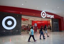 Target, uno de los gigantes del retail en EE UU, empeora resultados y reconoce “importantes obstáculos” por los aranceles | Economía