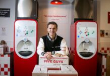 Five Guys valora aterrizar en aeropuertos y estaciones de tren para crecer en España | Empresas