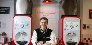 Five Guys valora aterrizar en aeropuertos y estaciones de tren para crecer en España | Empresas